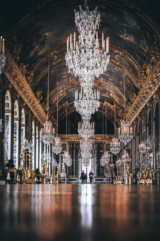 Château de Versailles - Galerie des Glaces, France. Château de Versailles - Galerie des Glaces, France.