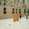 Barrières autonomes absolues de 1000 mm en entourant et en protégeant une pièce d'exposition au Louvre, Paris.